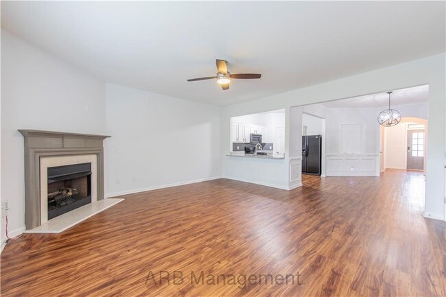 Building Photo - 4922 Sherwood Way