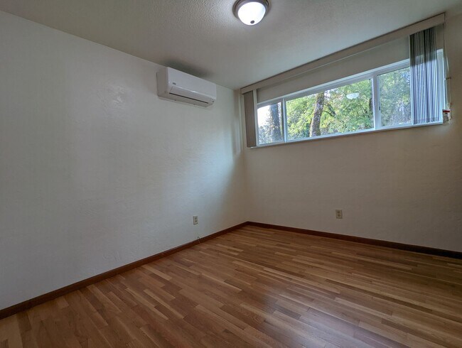 Building Photo - Great 3-Bedroom, 1.5-Bath Home In South Eugene!