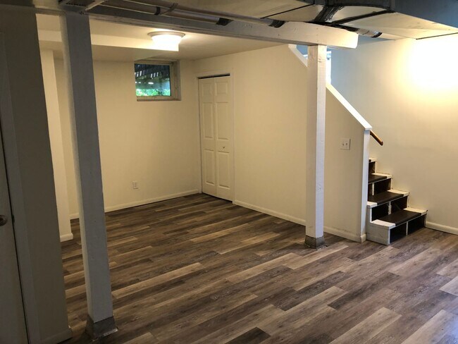 Building Photo - Spacious and Private 4-bed, 3-bath House in Desirable Highland Park Neighborhood of St. Paul!