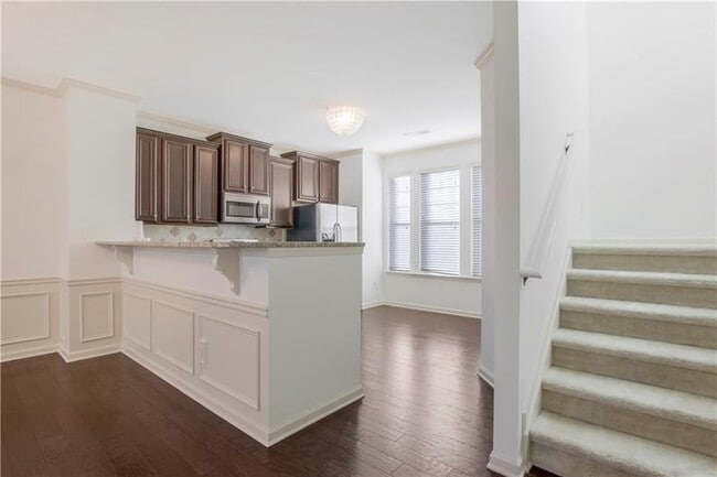 Building Photo - 3382 Vintage Cir SE