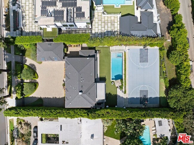 Building Photo - 1214 Coldwater Canyon Dr