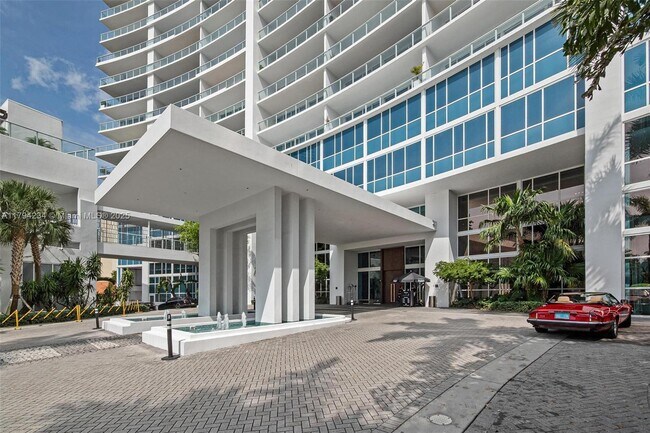Building Photo - 2020 N Bayshore Dr