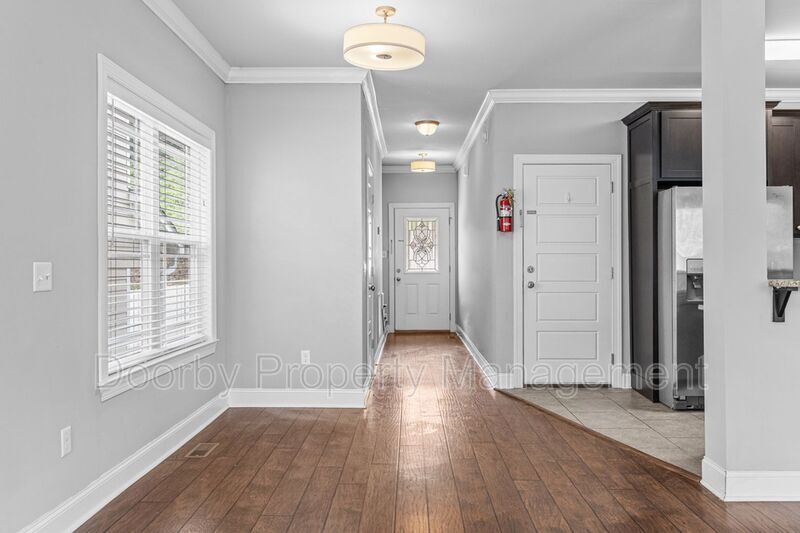 Building Photo - 717 Ladd Ave