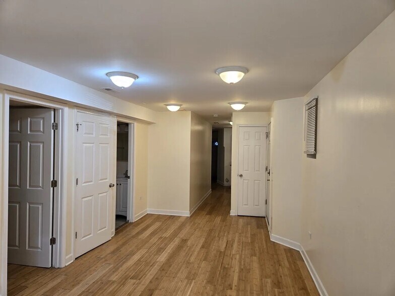 Building Photo - 6339 S Eberhart Ave