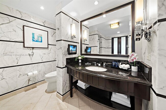 Building Photo - 4391 Collins Ave