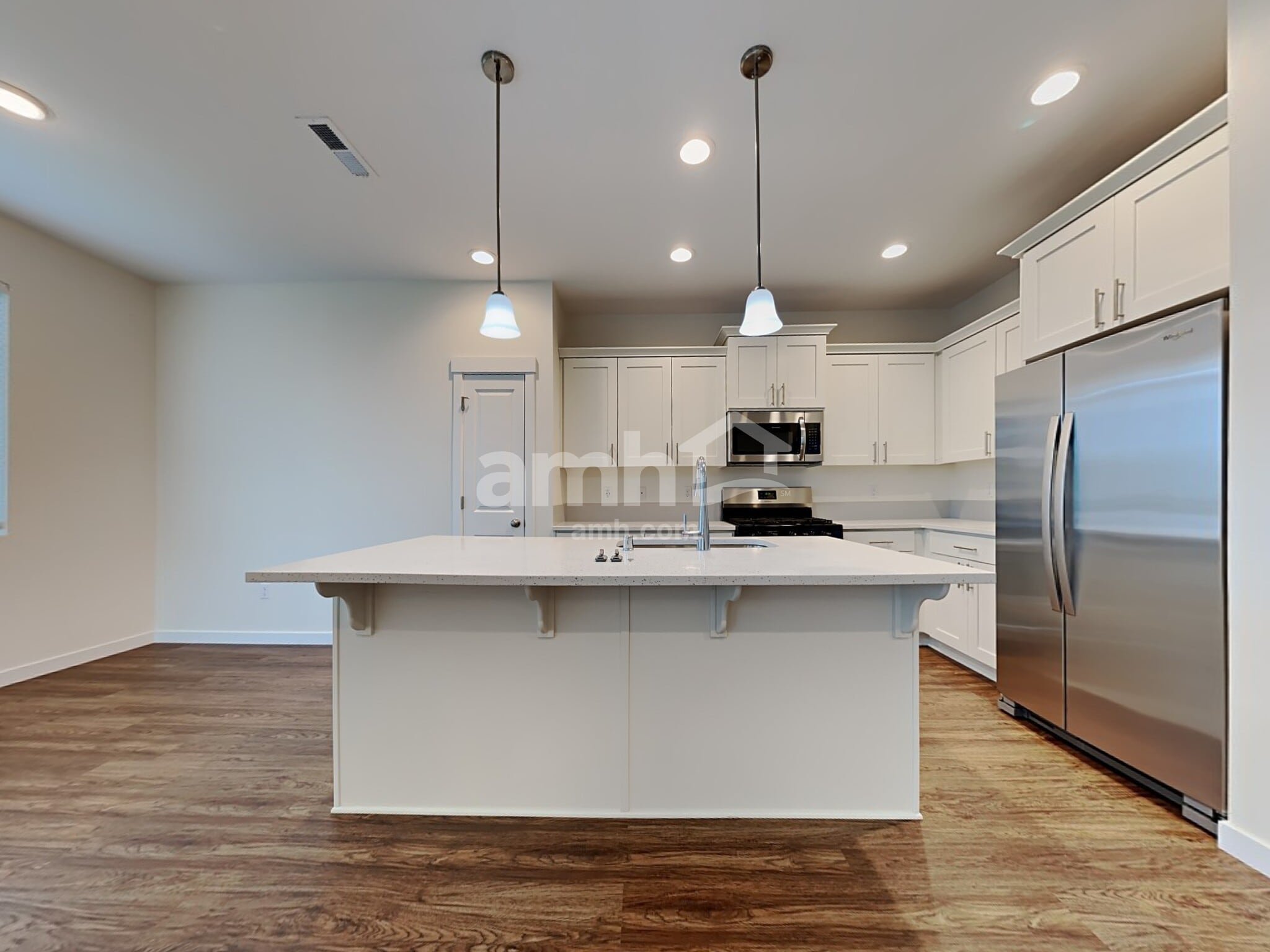 Building Photo - 1013 NE 11th Way