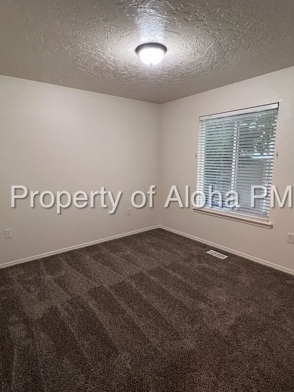 Building Photo - 1055 W Pine Ave
