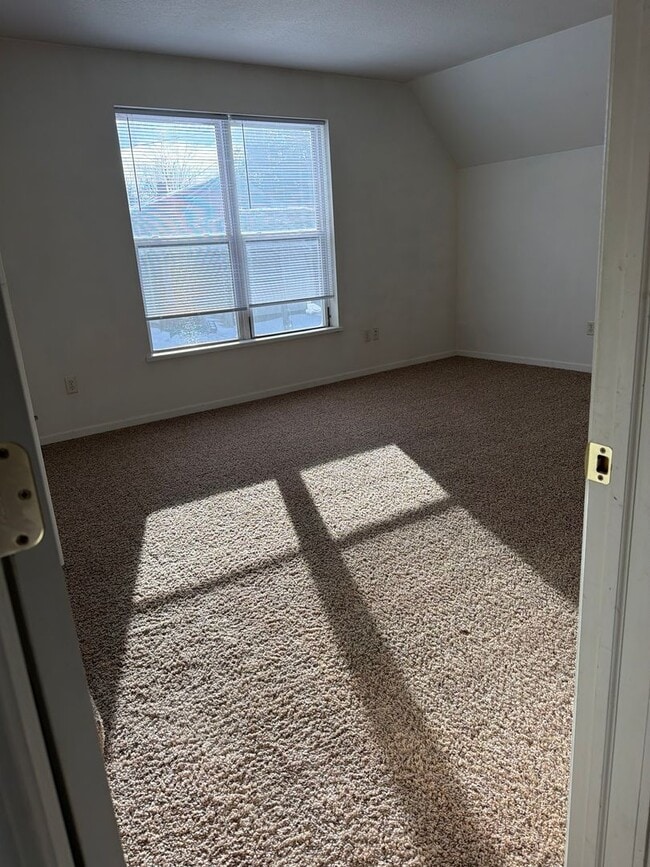 Building Photo - 376 Alger St