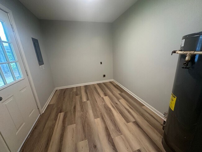 Building Photo - Lynbrook Subdivision