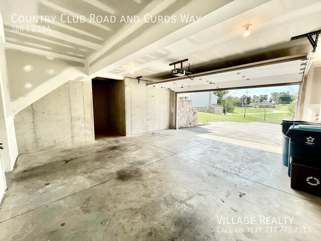 Building Photo - 703 Country Club Rd