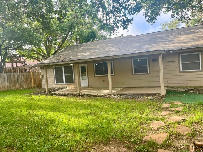 Building Photo - Beautiful 3 Bedroom Home with Covered Patio in Ridge Creek