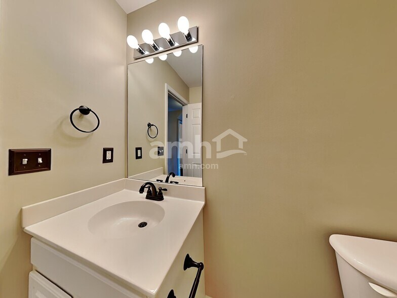 Building Photo - 11 Bittercrest Ct