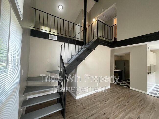 Building Photo - 411 Far Hill Dr