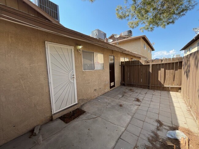 Building Photo - 2722 Kline Cir