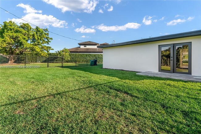 Building Photo - 8421 SW 27th Terrace