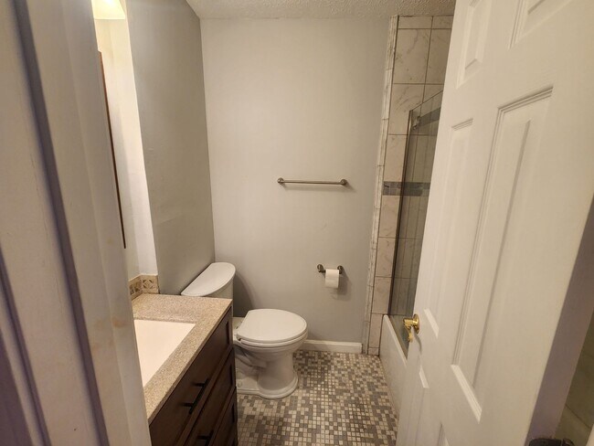 Building Photo - Charming 1 bedroom 1 bath condo in St. Mat...