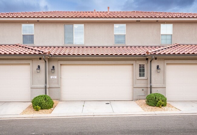 Building Photo - Live Every day Like You're on Vacation!! F...