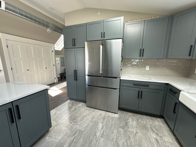 Building Photo - 20 Somerset St