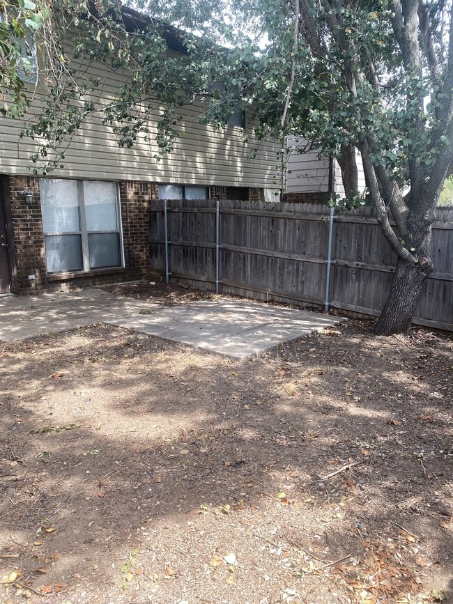Building Photo - 1332 Eastgate Dr