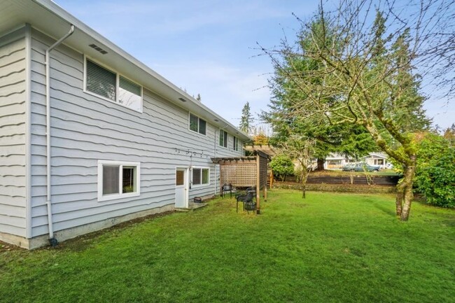 Building Photo - Mountlake Terrace - Two bed + huge Den - s...