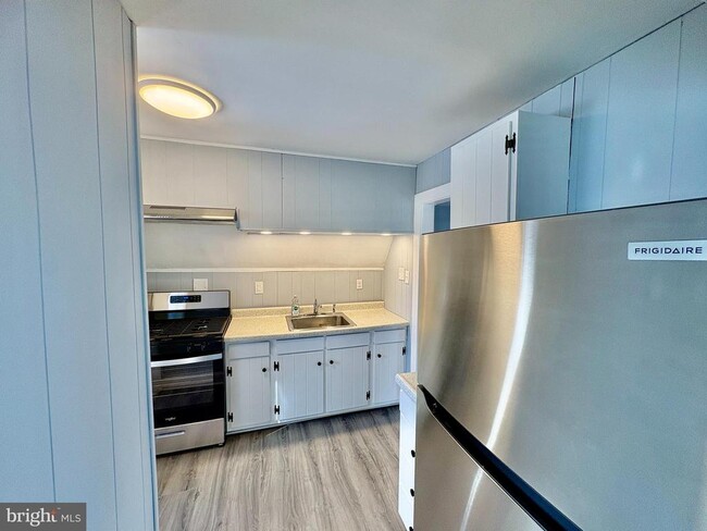 Building Photo - 735 Morgan Ave