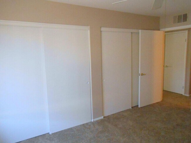 Building Photo - Spacious 2 Bedroom Condo in Gated Community