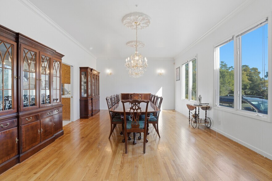 Building Photo - 544 Sunset Way