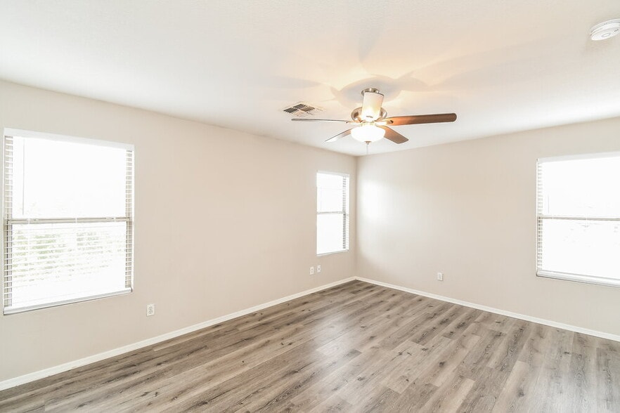 Building Photo - 8918 E Oro Cir