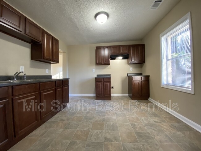 Building Photo - 2119 Benford St