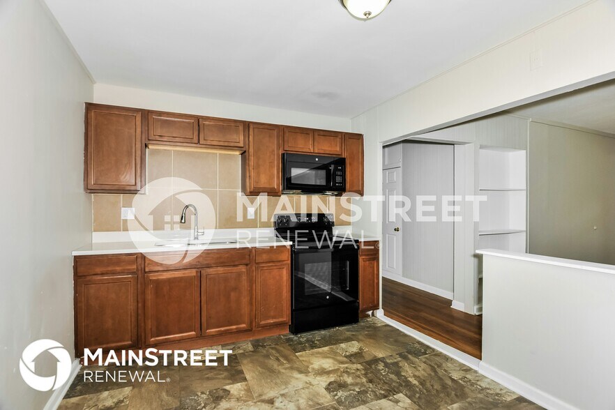 Building Photo - 9827 Portage Dr