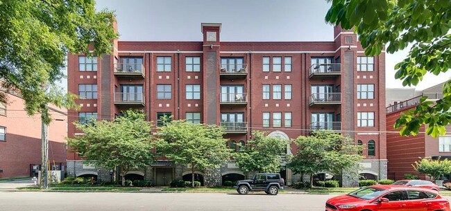 Building Photo - 702 Wedgewood Park