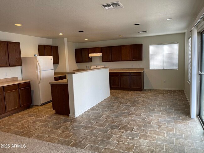 Building Photo - 800 E Cowboy Cove Trail