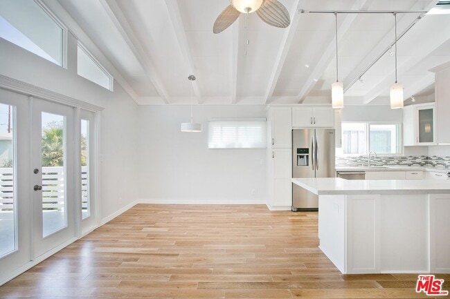 Building Photo - 122 Montreal St