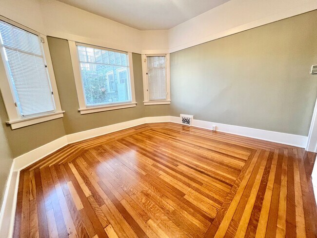 Building Photo - Charming Bluff Park Studio – Bright, Private, and Move-In Ready!