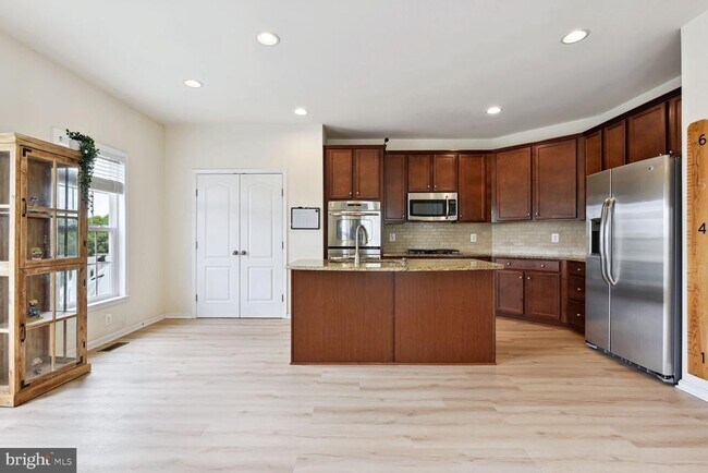 Building Photo - 25148 Sweet Myrtle Square