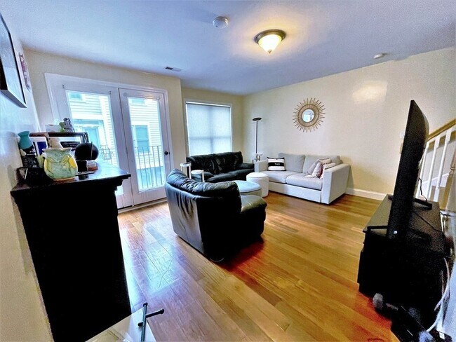 Building Photo - 232 Prospect St