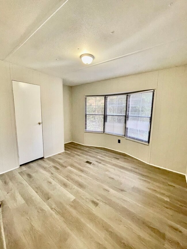 Building Photo - Adorable 2 bedroom 2 bath Trailer Home loc...