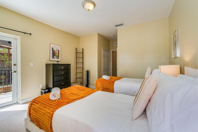 Building Photo - 1721 SW 23rd St