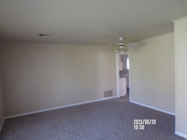Building Photo - centrally located $200.00 off 1st  full month's rent