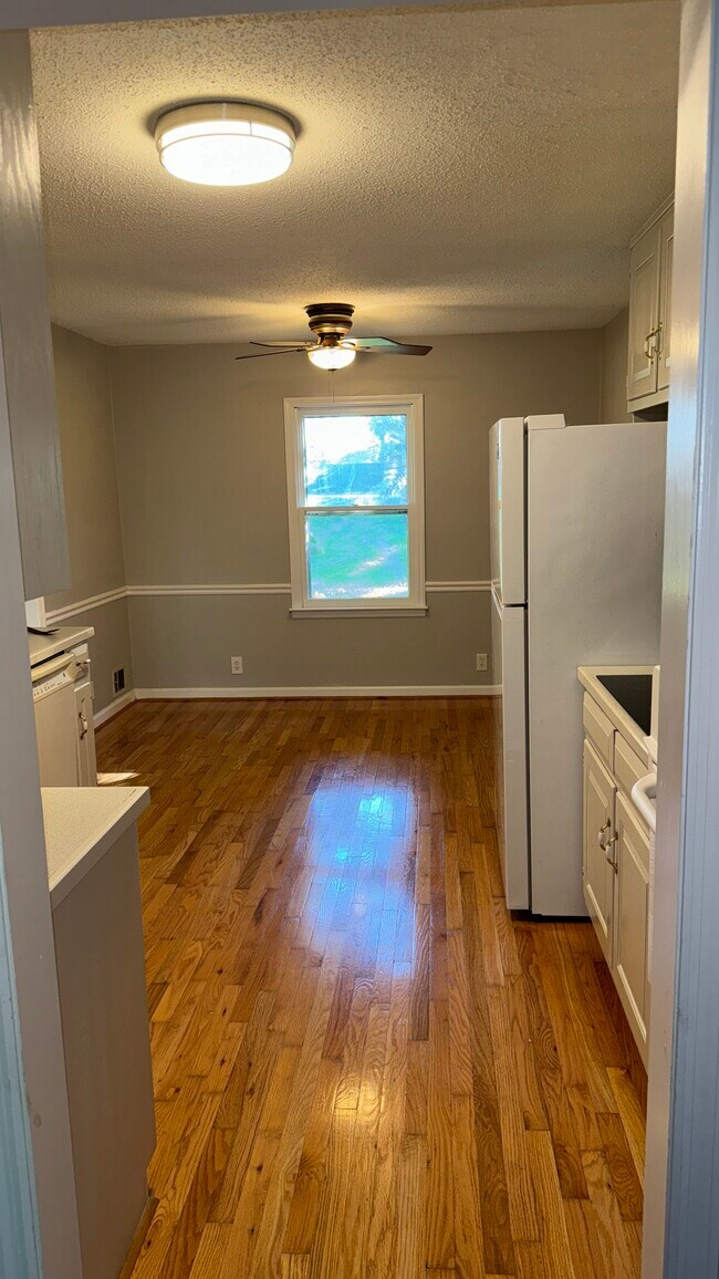 Building Photo - 160 Cotton Road