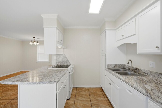 Building Photo - 5641 Hibiscus Rd