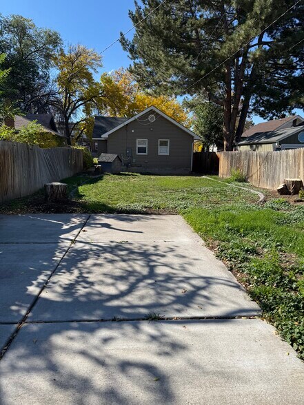 Building Photo - 216 S 11th Ave