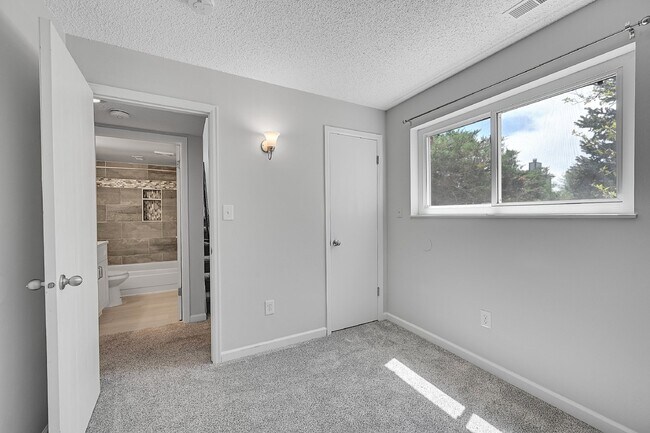 Building Photo - $2,200.00 - 3 Bed,1.5 Bath, Single Family ...