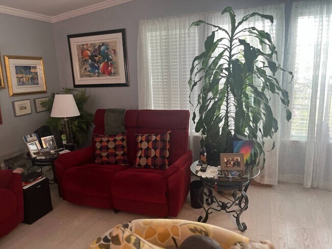 Building Photo - 5904 SW 59th Ln