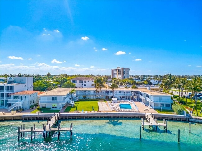 Building Photo - 2508 Bay Dr