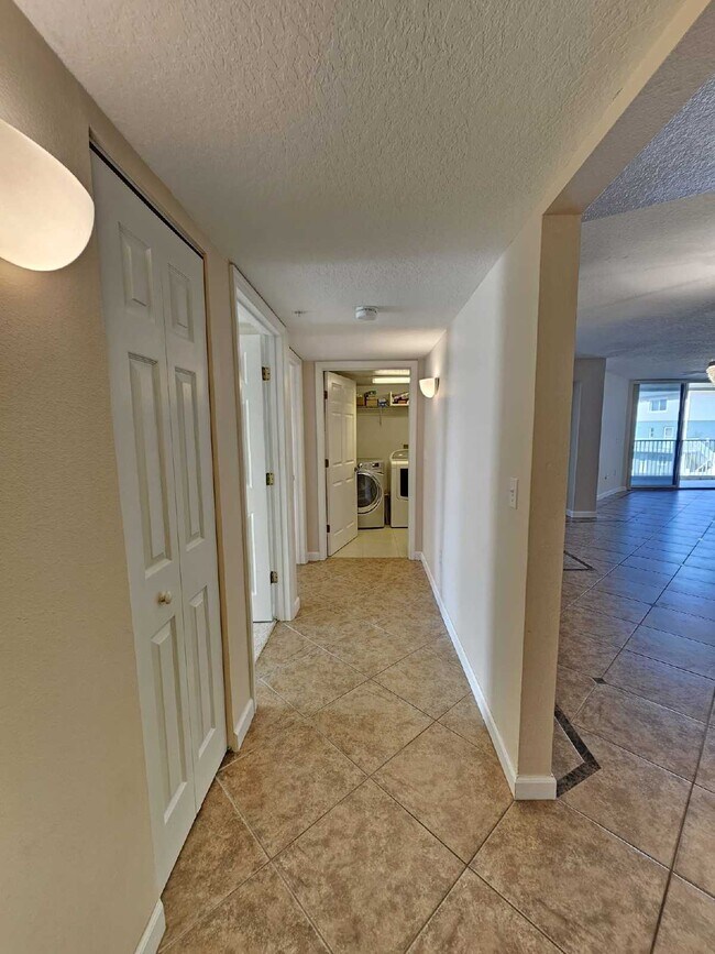 Building Photo - Seaside Serenity Awaits: Spacious 3-Bedroo...