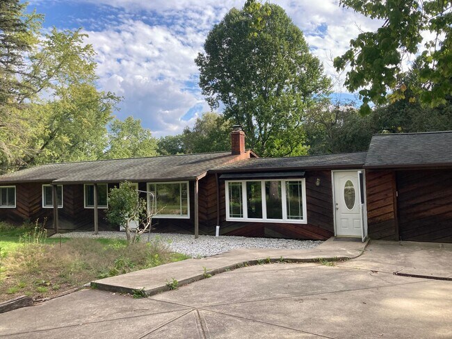 Building Photo - 8525 S Spring Valley Park Dr