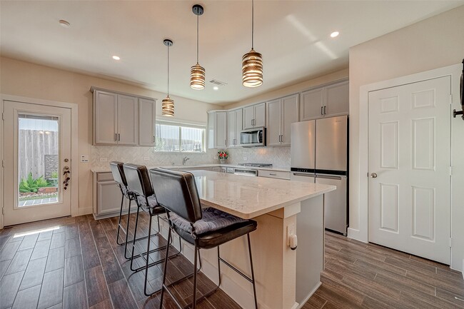Building Photo - 1726 Summerlyn Ter Dr