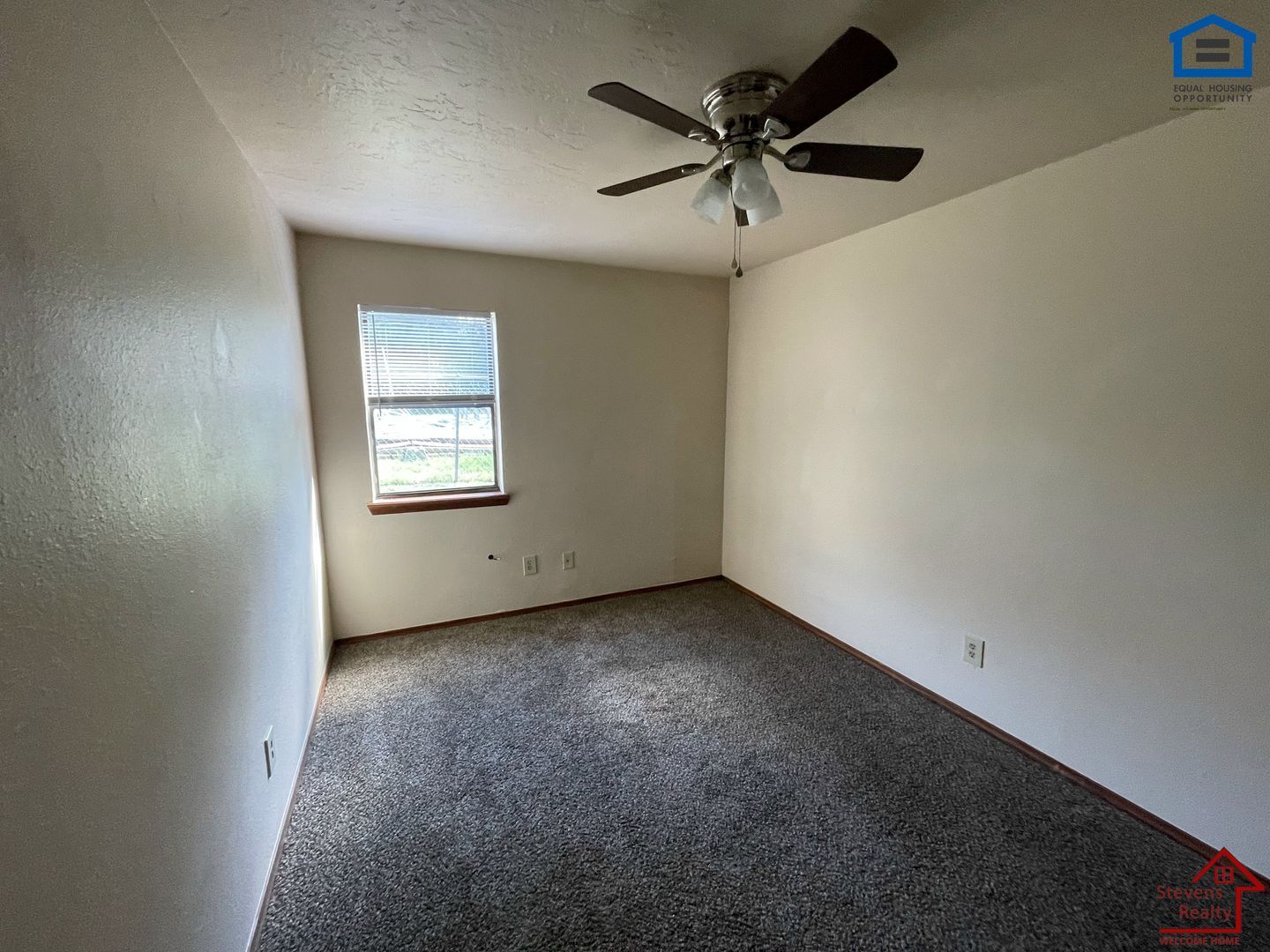 Building Photo - 1912 SW D Ave