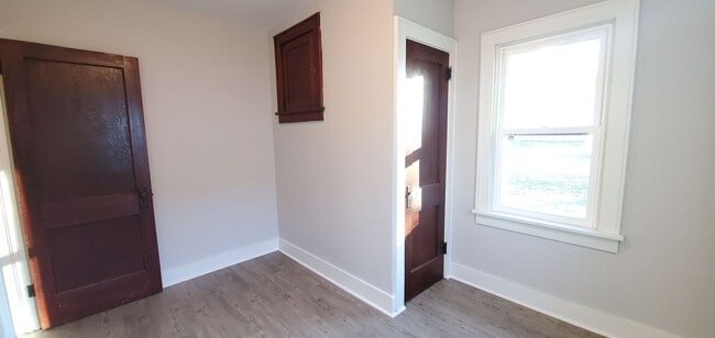 Building Photo - Cute 2 Bedroom 1 Bath Home